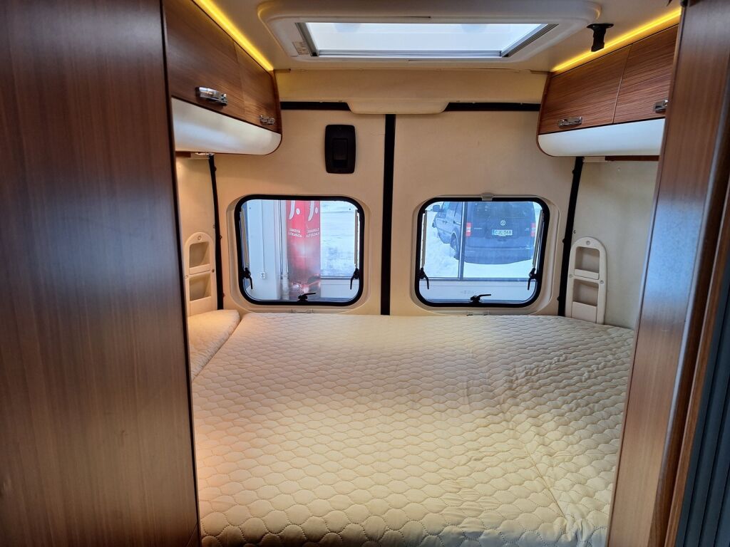 Adria Twin 600 SP 2011 Oranssi