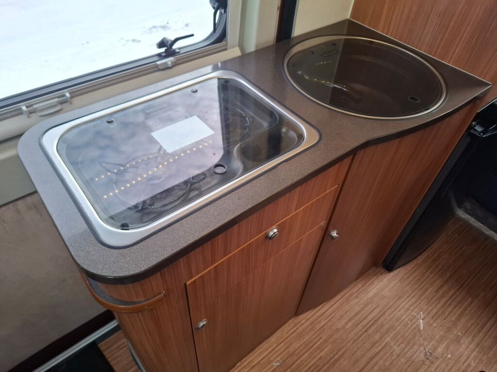 Adria Twin 600 SP 2011 Oranssi