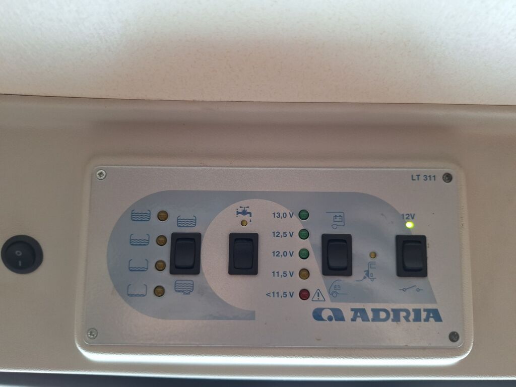 Adria Twin 600 SP 2011 Oranssi