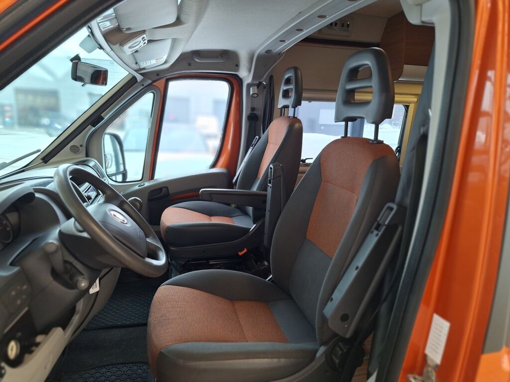Adria Twin 600 SP 2011 Oranssi