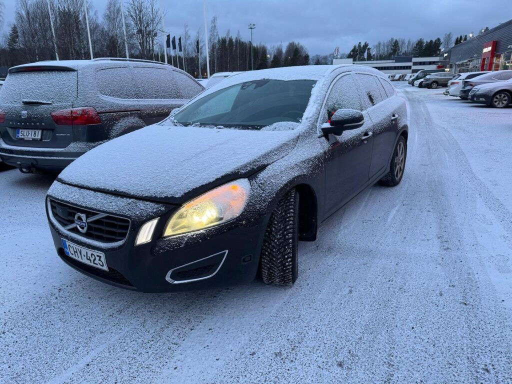 Volvo V60 2011 Musta