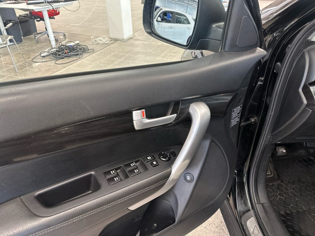 Kia Sorento 2011 Musta
