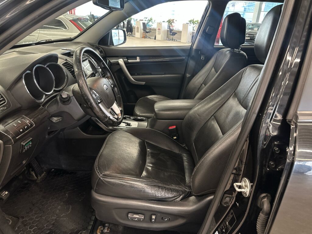 Kia Sorento 2011 Musta