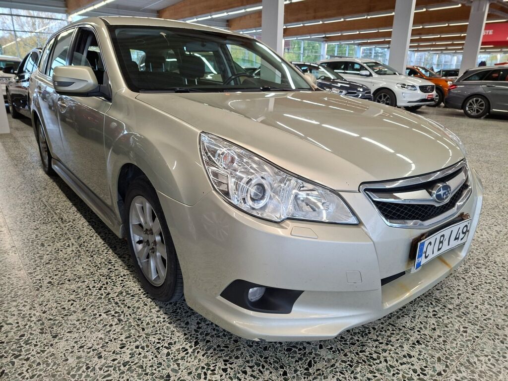 Subaru Legacy 2011 Keltainen