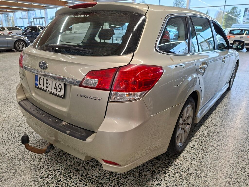 Subaru Legacy 2011 Keltainen