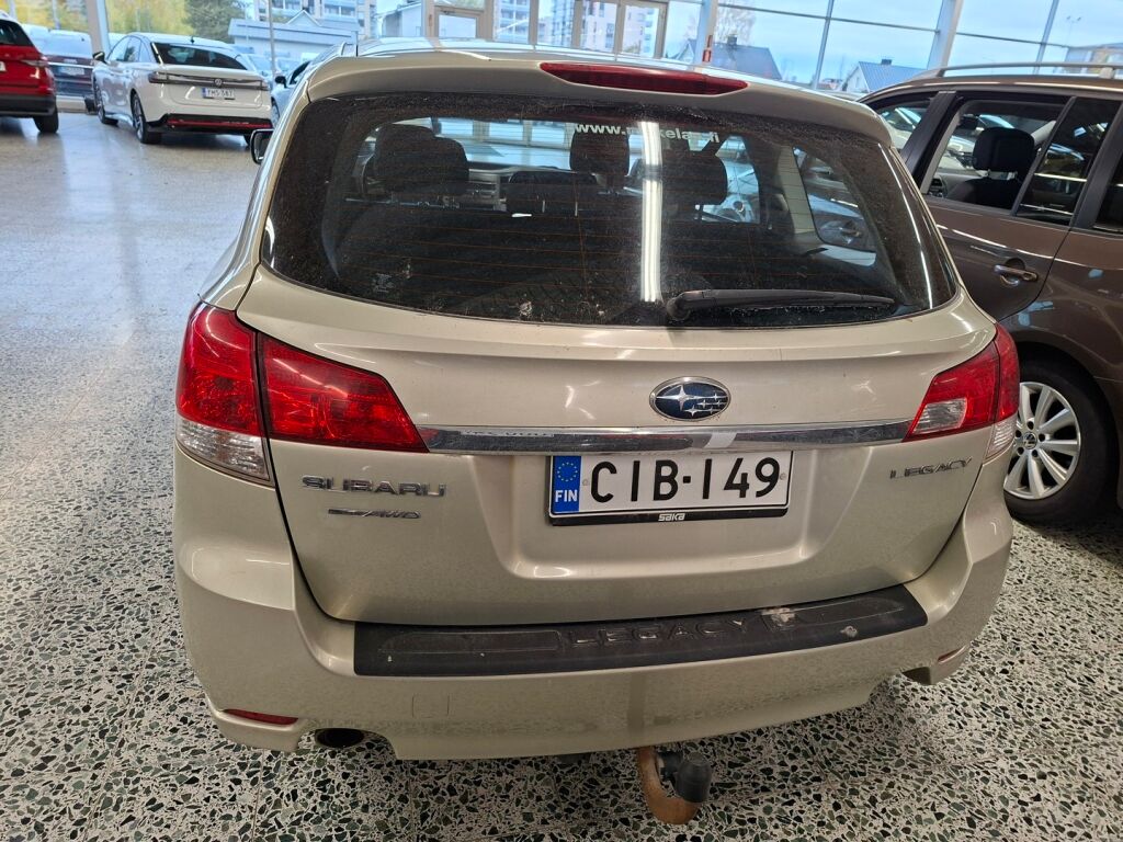 Subaru Legacy 2011 Keltainen