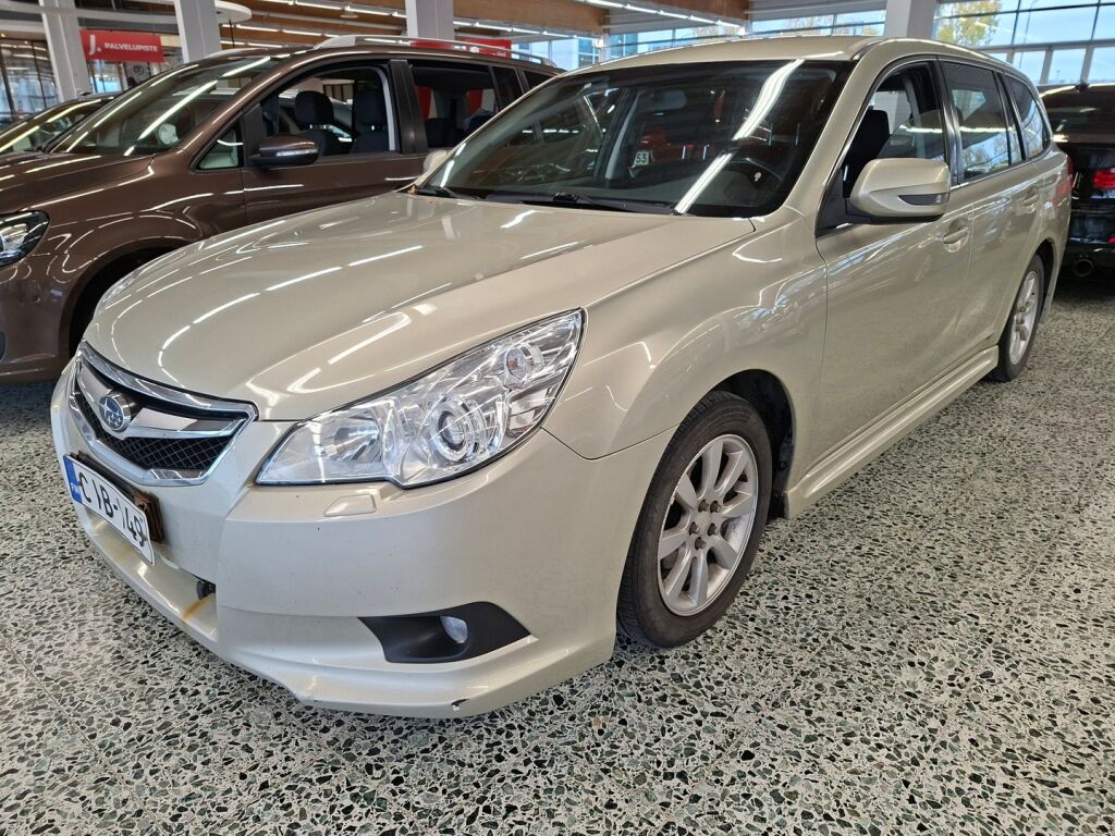 Subaru Legacy 2011 Keltainen