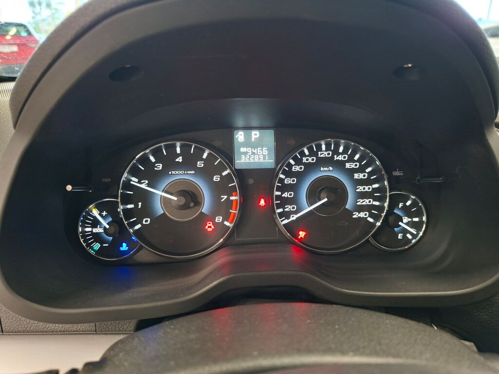 Subaru Legacy 2011 Keltainen