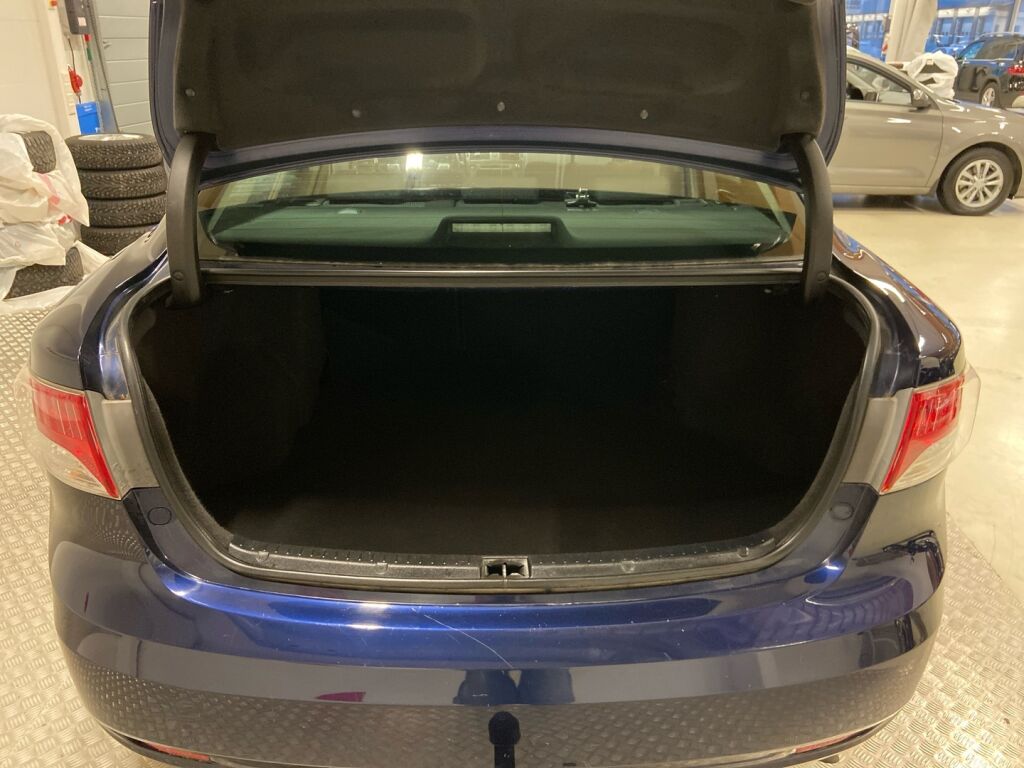 Toyota Avensis 2011 Sininen