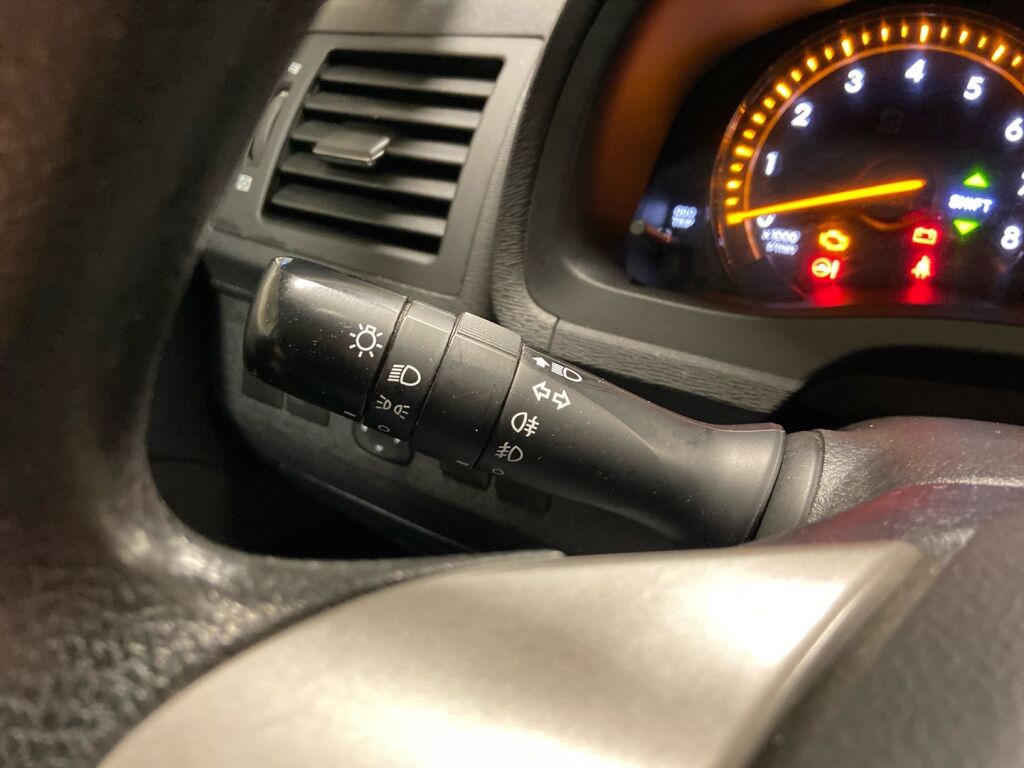 Toyota Avensis 2011 Sininen