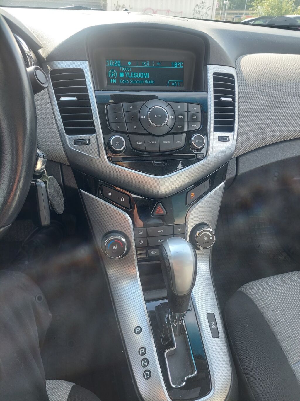 Chevrolet Cruze 2011 Ruskea (beige)