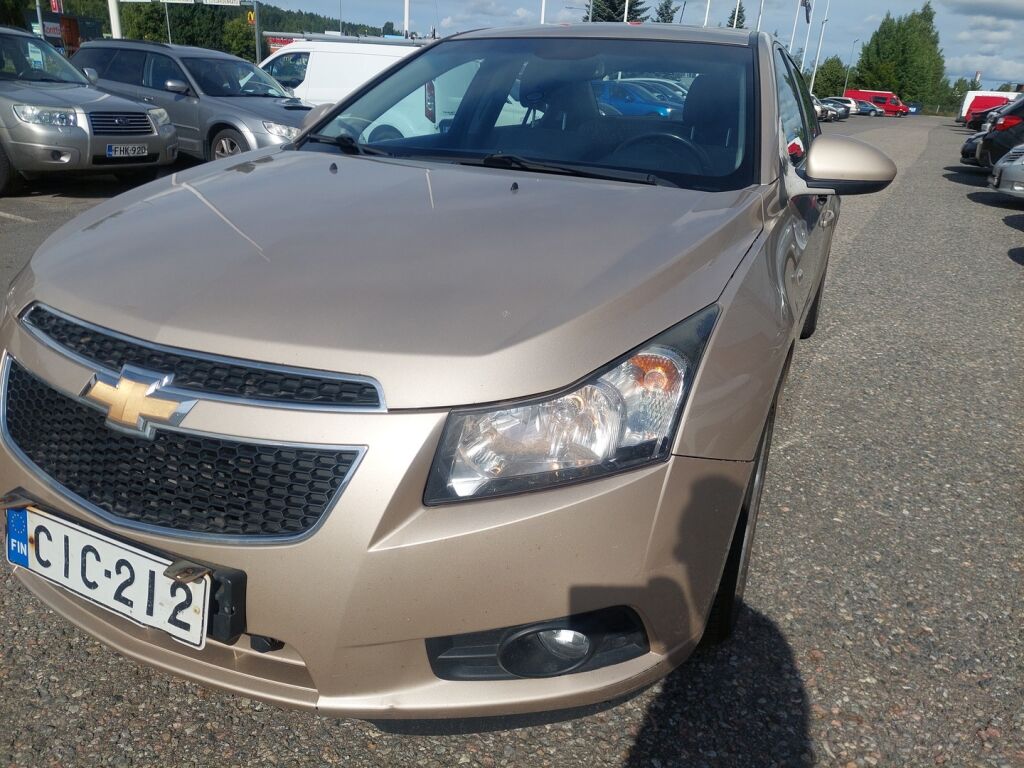 Chevrolet Cruze 2011 Ruskea (beige)