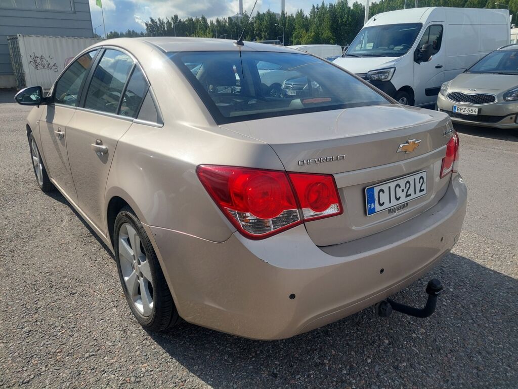 Chevrolet Cruze 2011 Ruskea (beige)