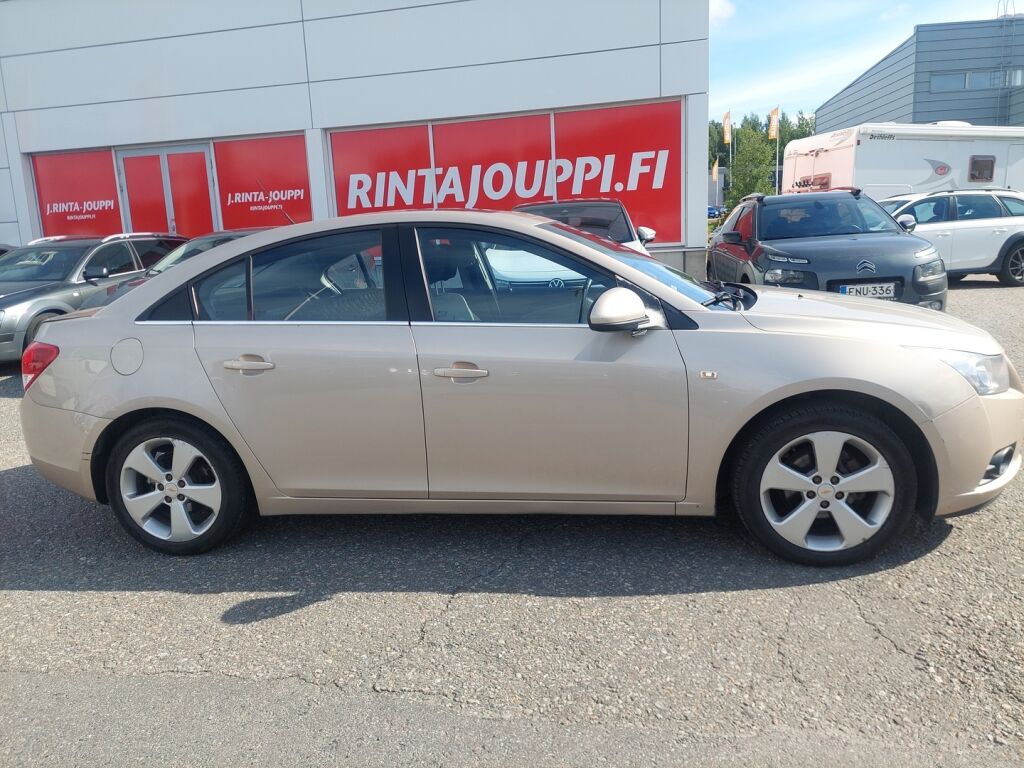 Chevrolet Cruze 2011 Ruskea (beige)