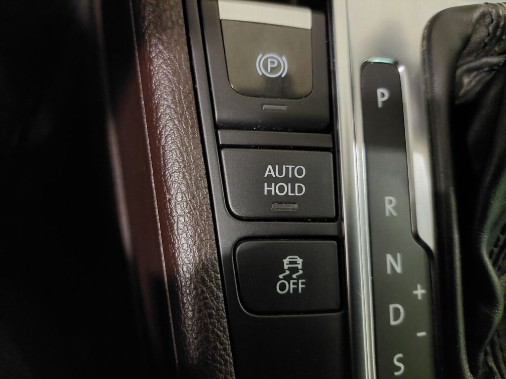 Volkswagen Passat 2011 Ruskea (beige)