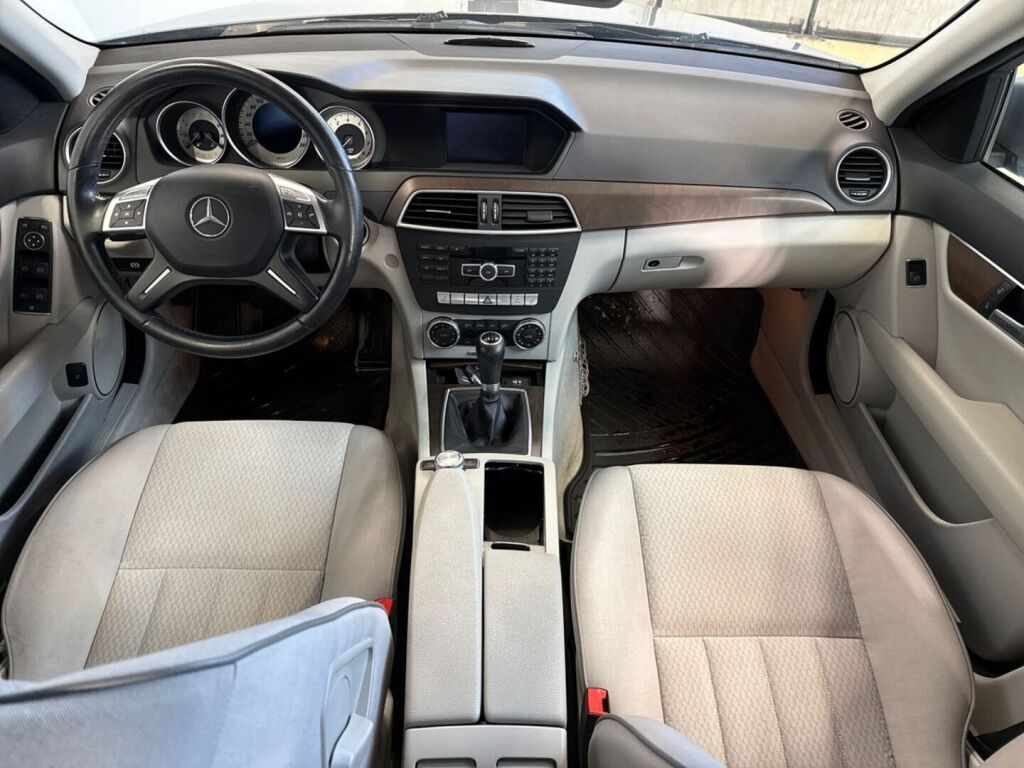Mercedes-Benz C 2011 Harmaa