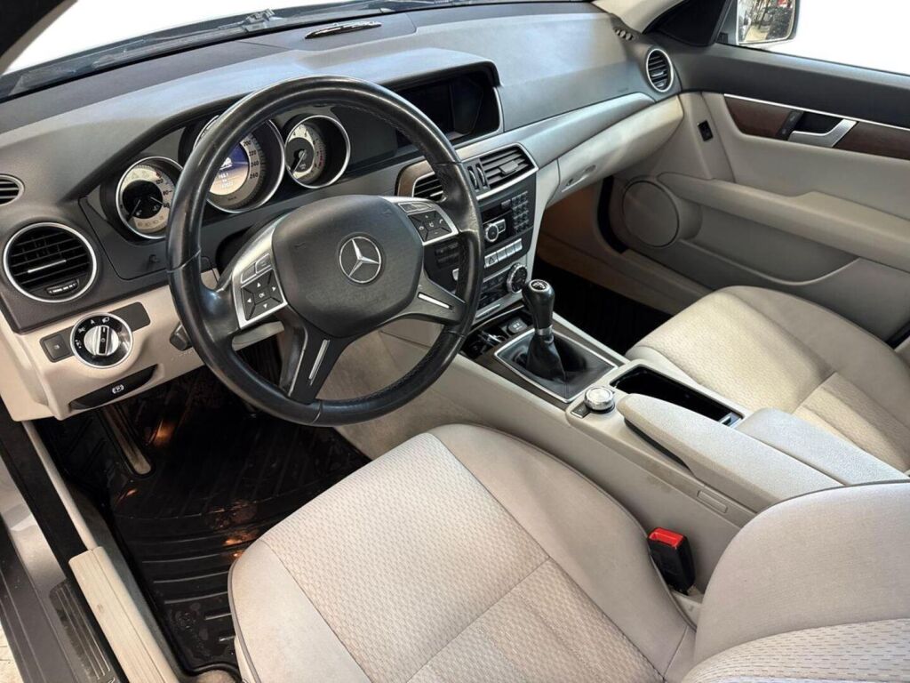 Mercedes-Benz C 2011 Harmaa