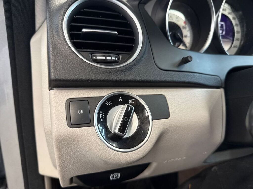 Mercedes-Benz C 2011 Harmaa