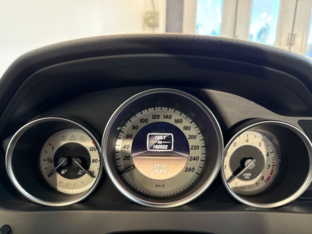 Mercedes-Benz C 2011 Harmaa