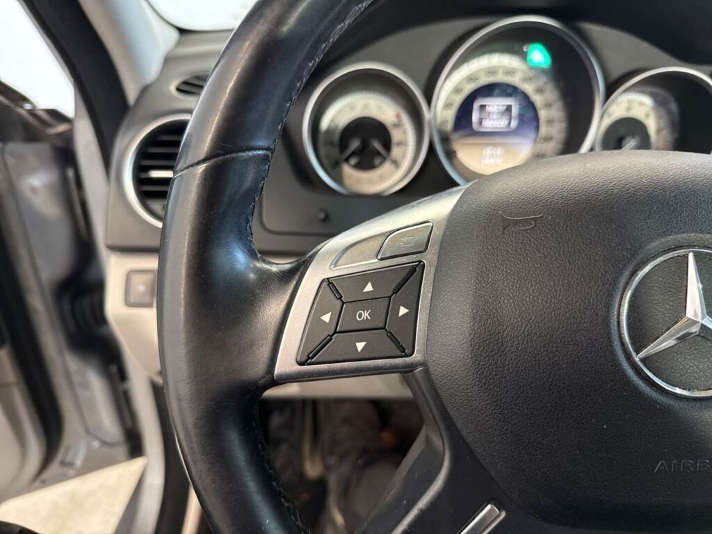 Mercedes-Benz C 2011 Harmaa