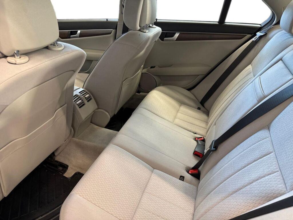 Mercedes-Benz C 2011 Harmaa