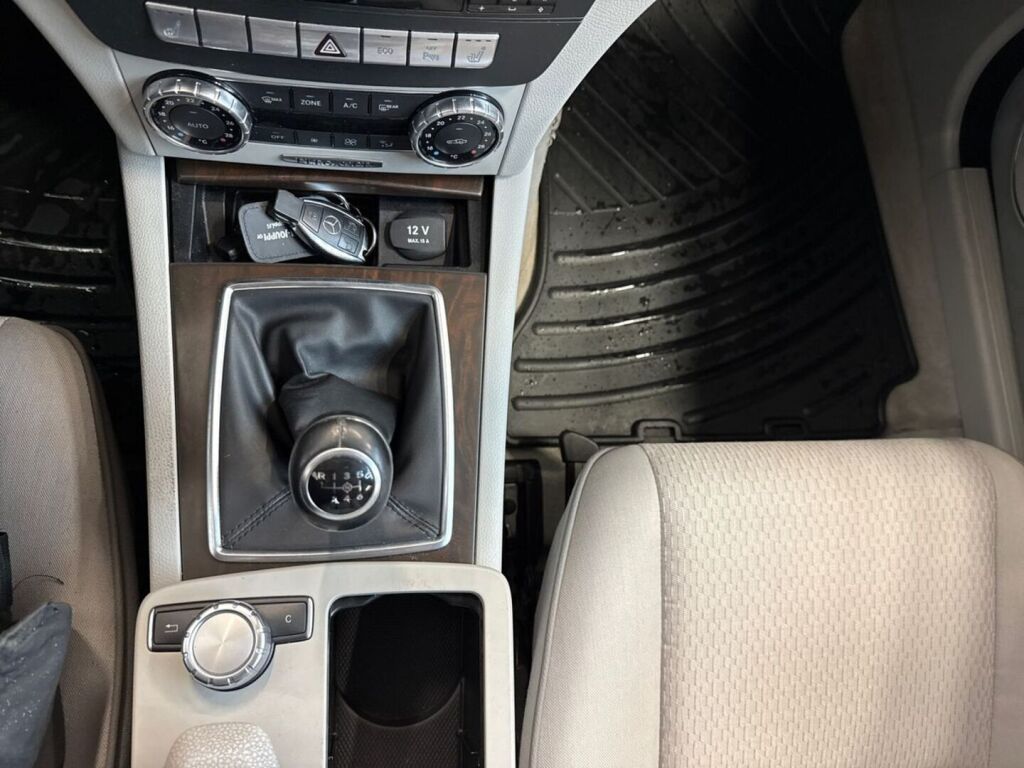 Mercedes-Benz C 2011 Harmaa