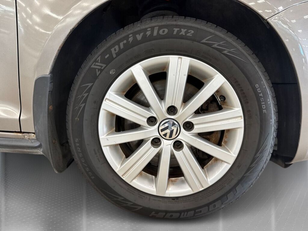Volkswagen Golf Plus 2011 Ruskea (beige)