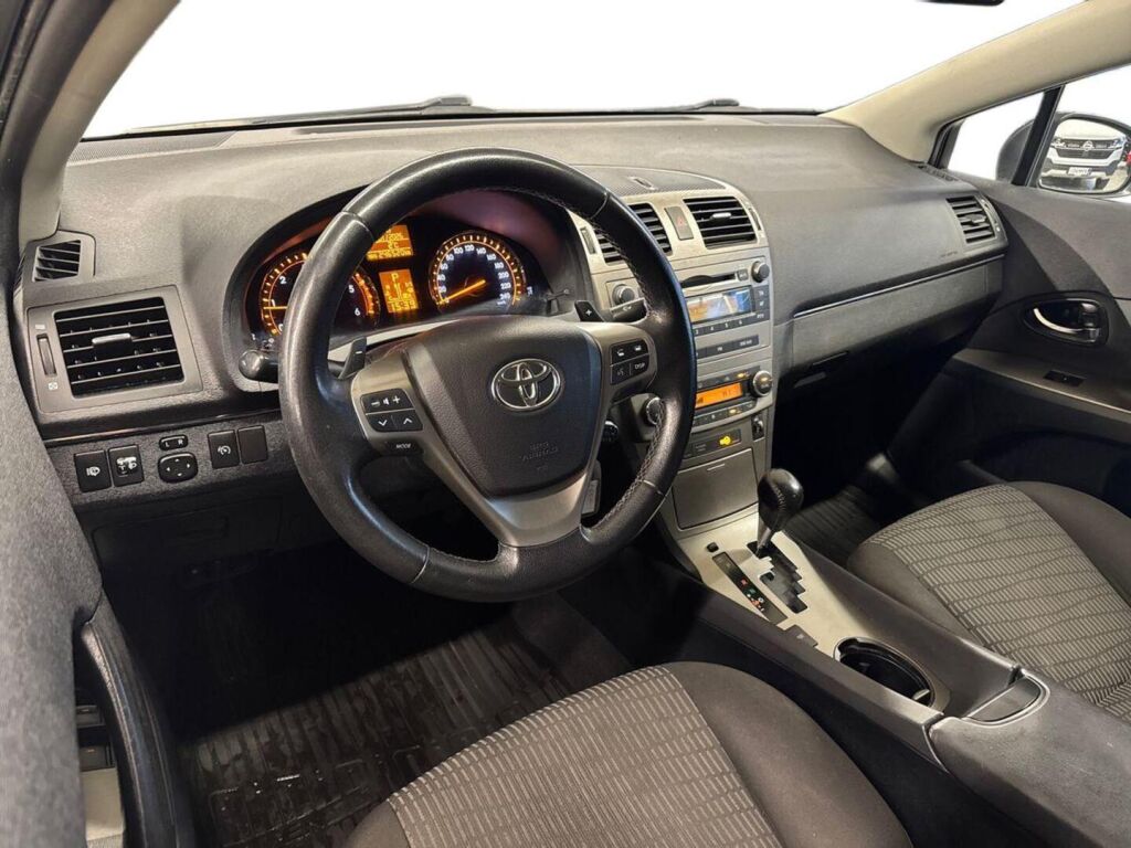 Toyota Avensis 2011 Harmaa