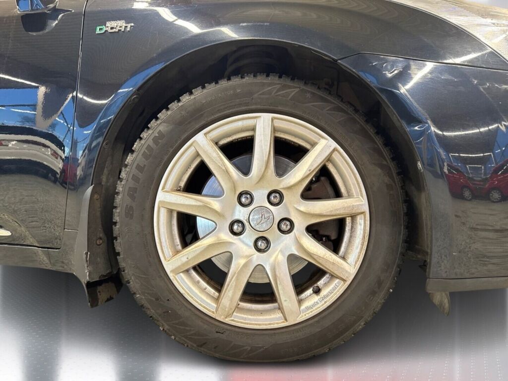 Toyota Avensis 2011 Harmaa