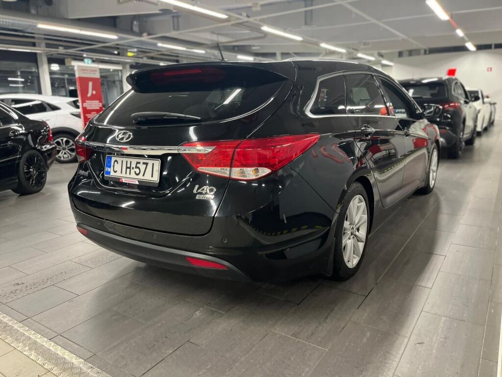 Hyundai i40 2011 Musta