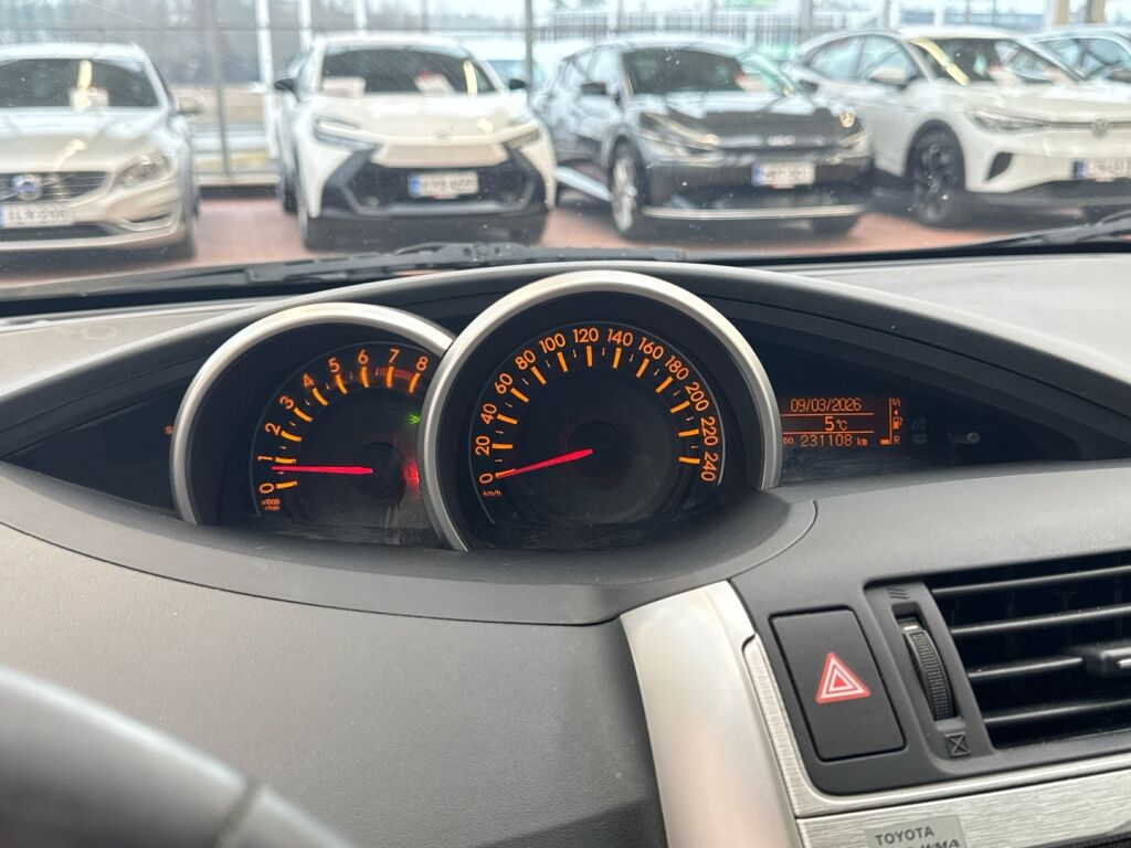 Toyota Verso 2011 Harmaa