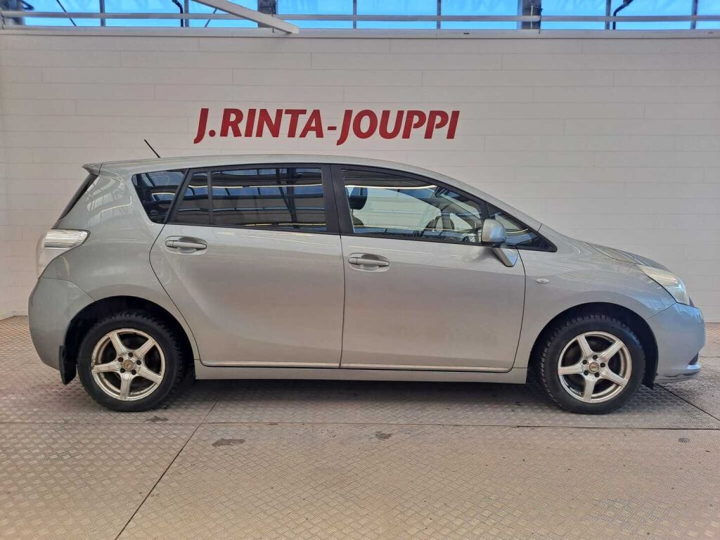 Toyota Verso 2011 Harmaa
