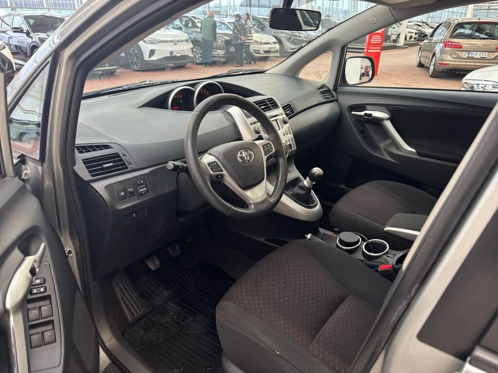 Toyota Verso 2011 Harmaa