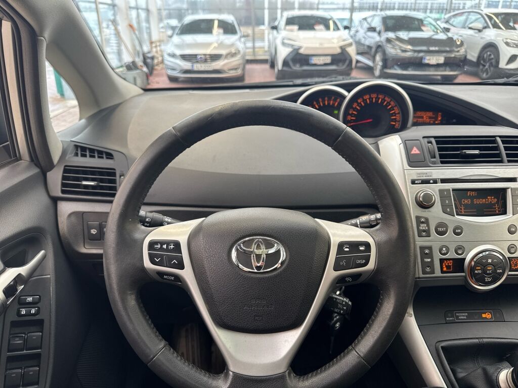 Toyota Verso 2011 Harmaa