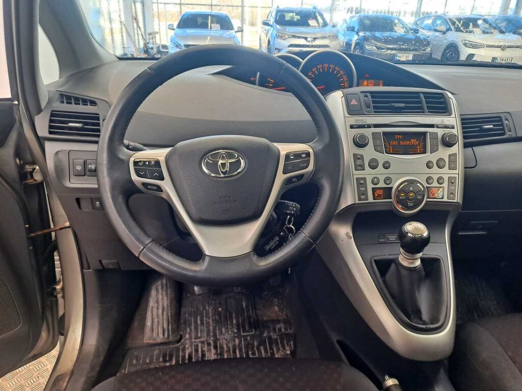 Toyota Verso 2011 Harmaa