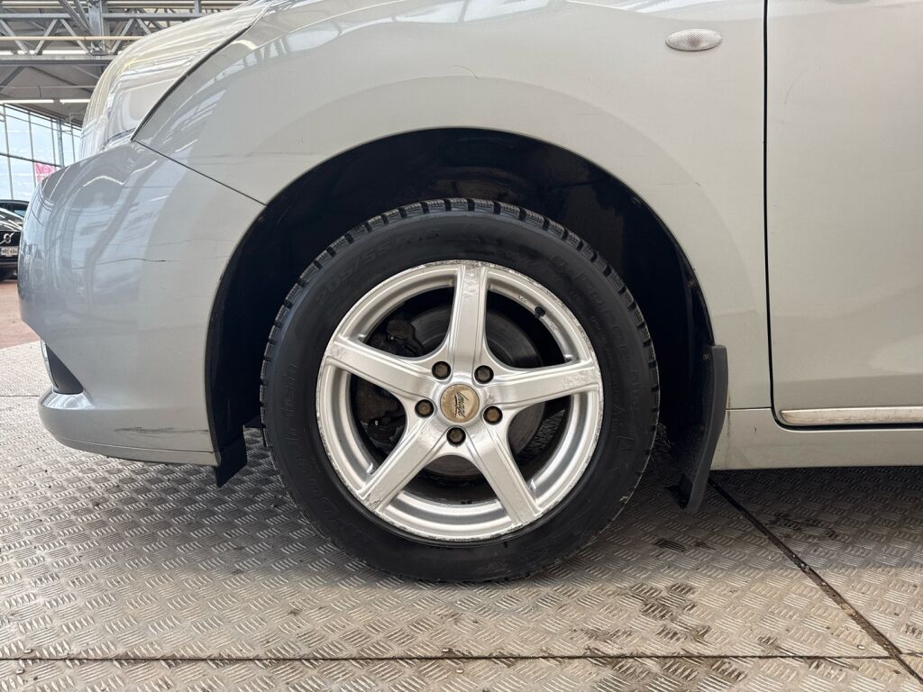 Toyota Verso 2011 Harmaa