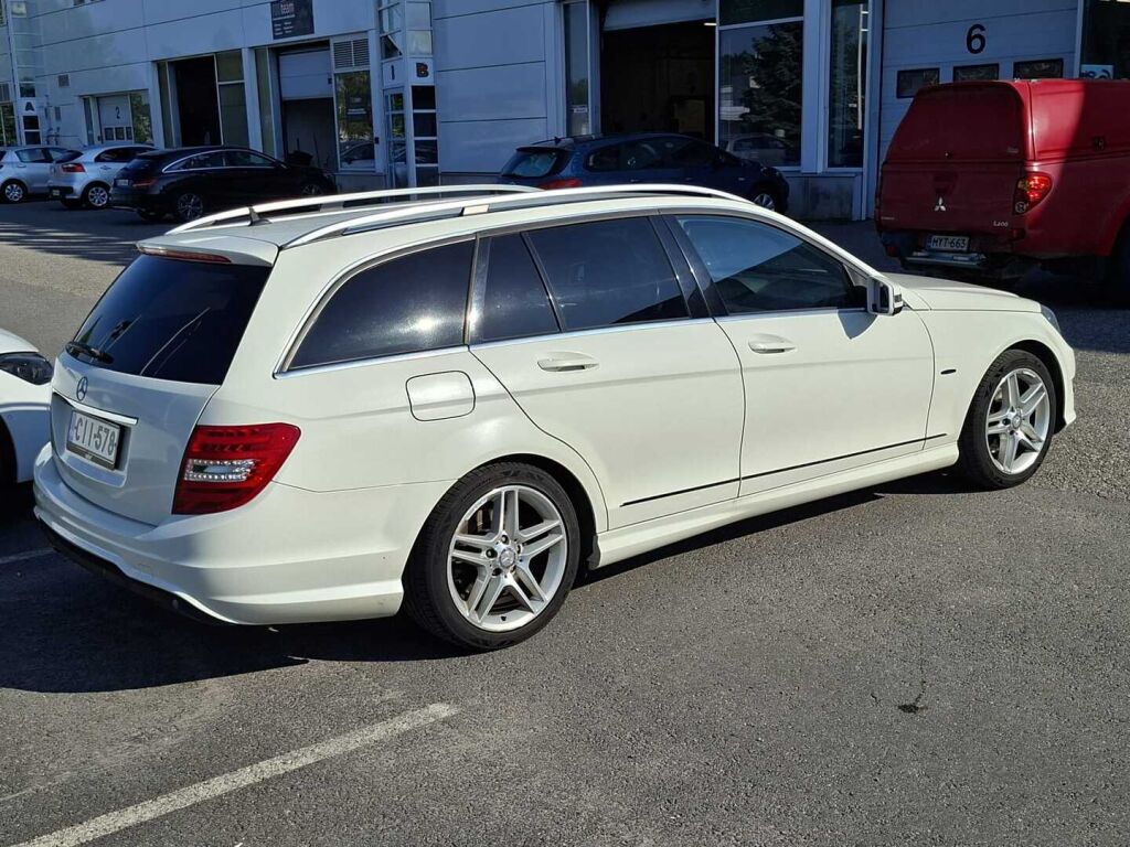 Mercedes-Benz C 2011 Valkoinen