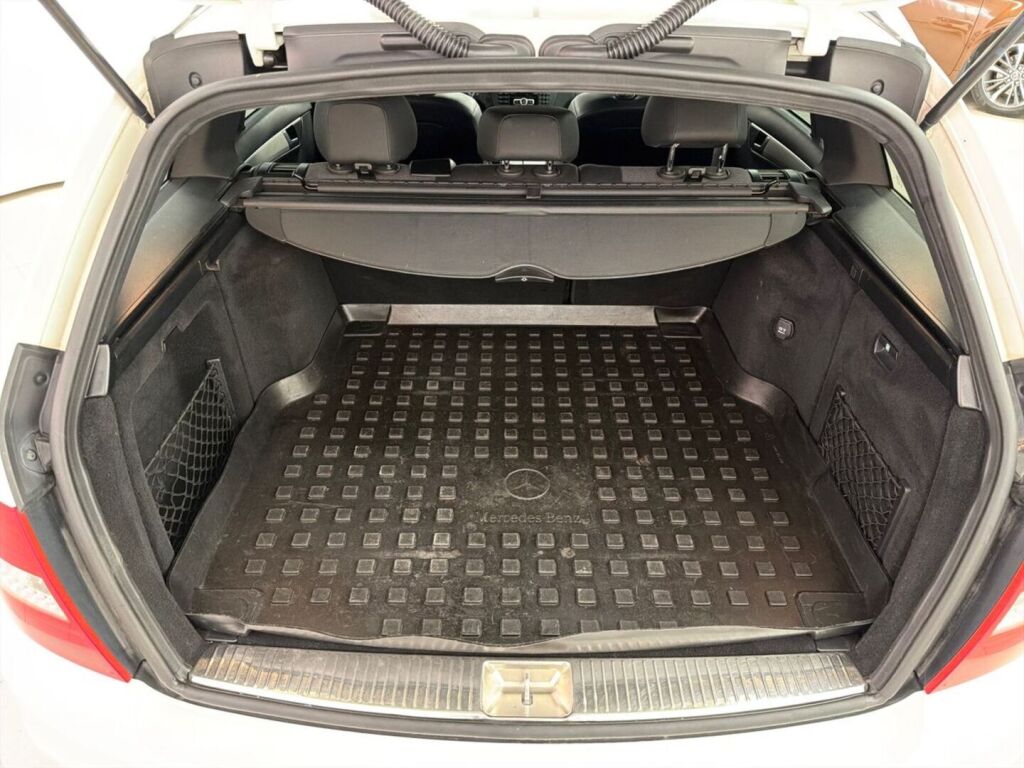 Mercedes-Benz C 2011 Valkoinen