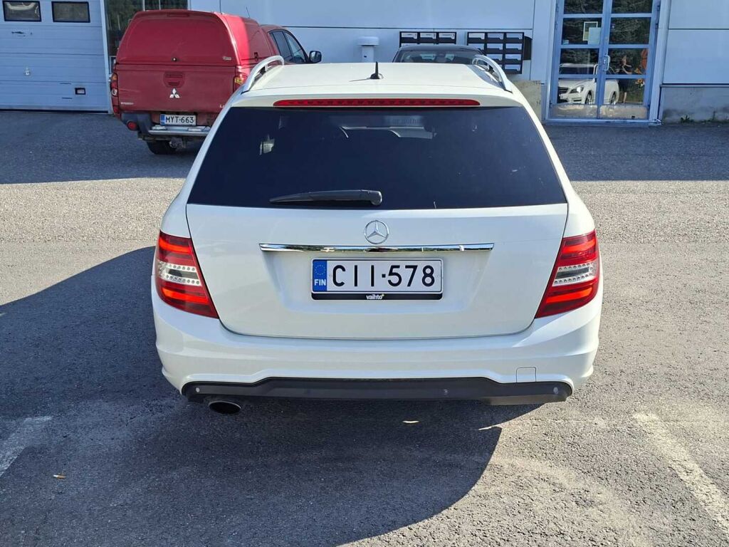 Mercedes-Benz C 2011 Valkoinen