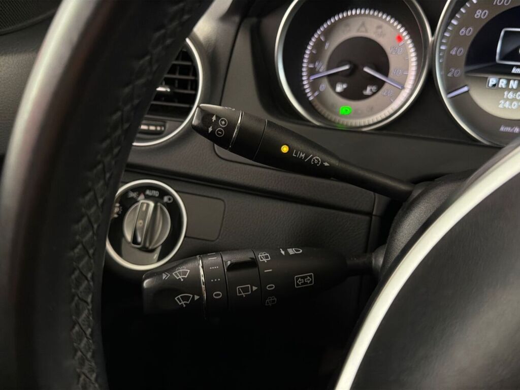 Mercedes-Benz C 2011 Valkoinen