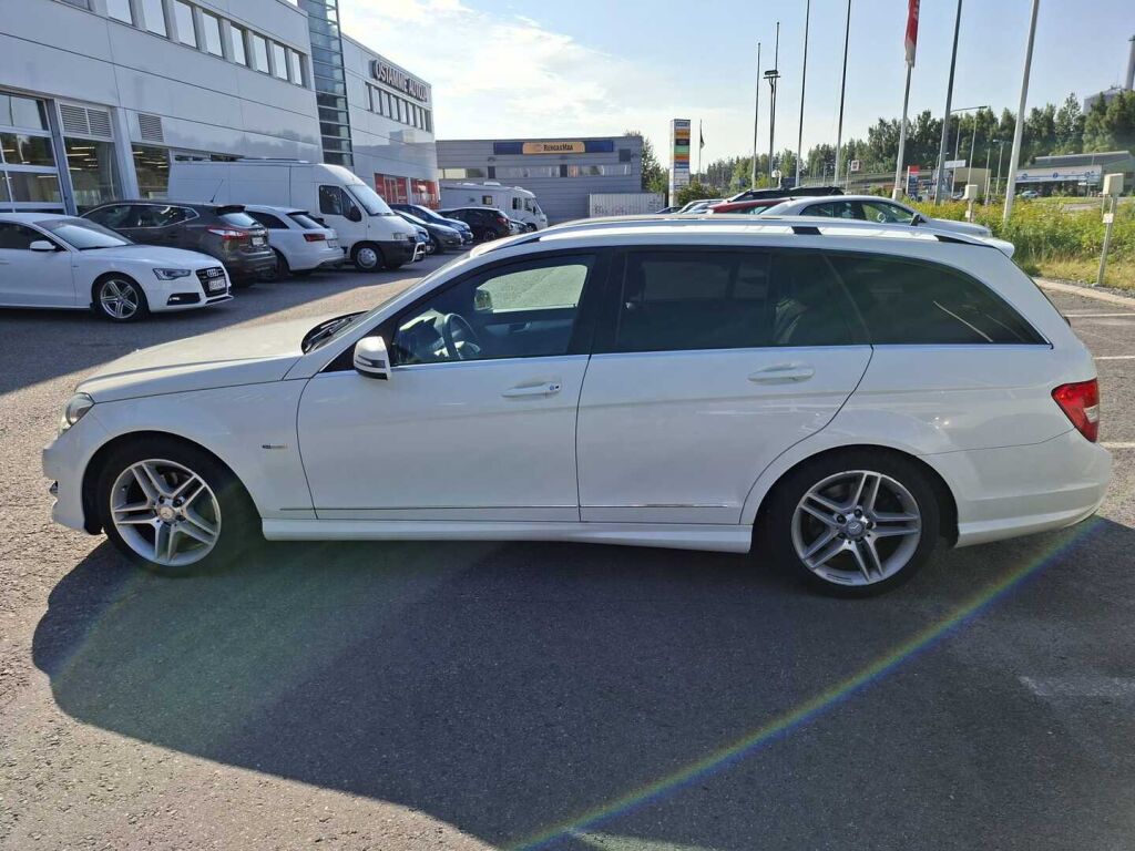 Mercedes-Benz C 2011 Valkoinen