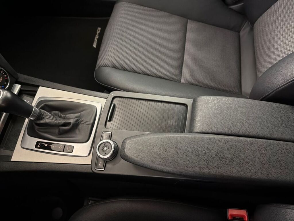 Mercedes-Benz C 2011 Valkoinen