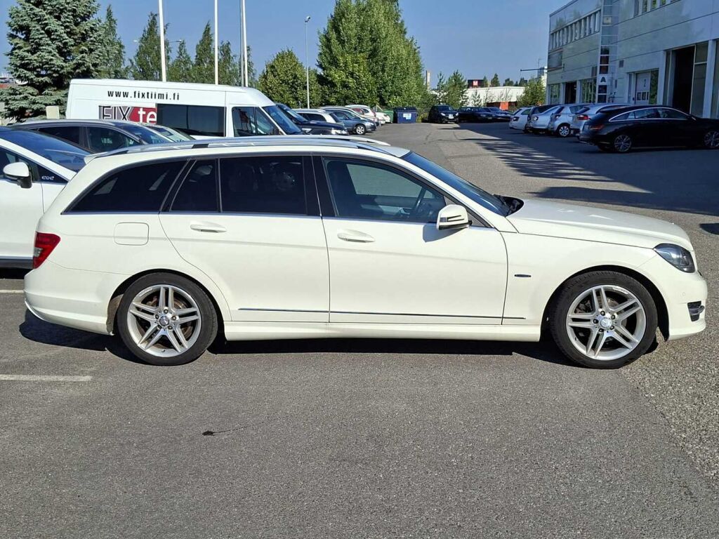 Mercedes-Benz C 2011 Valkoinen