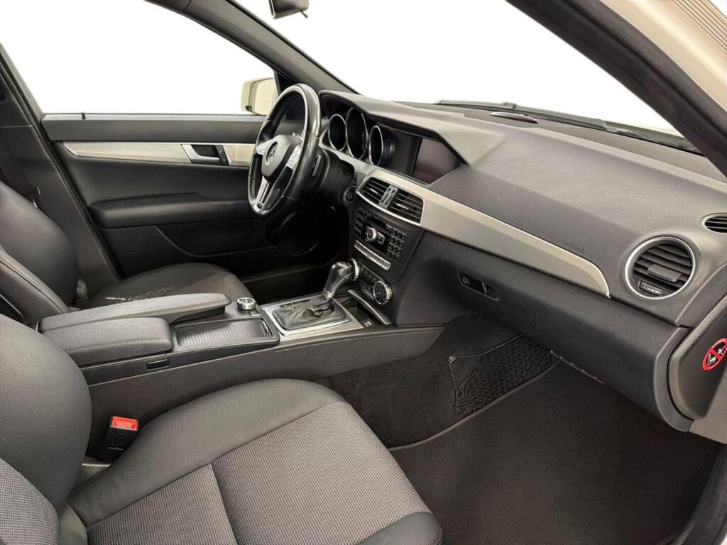 Mercedes-Benz C 2011 Valkoinen