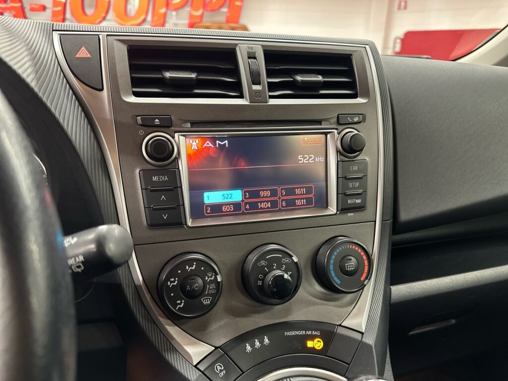 Toyota Verso-S 2011 Punainen