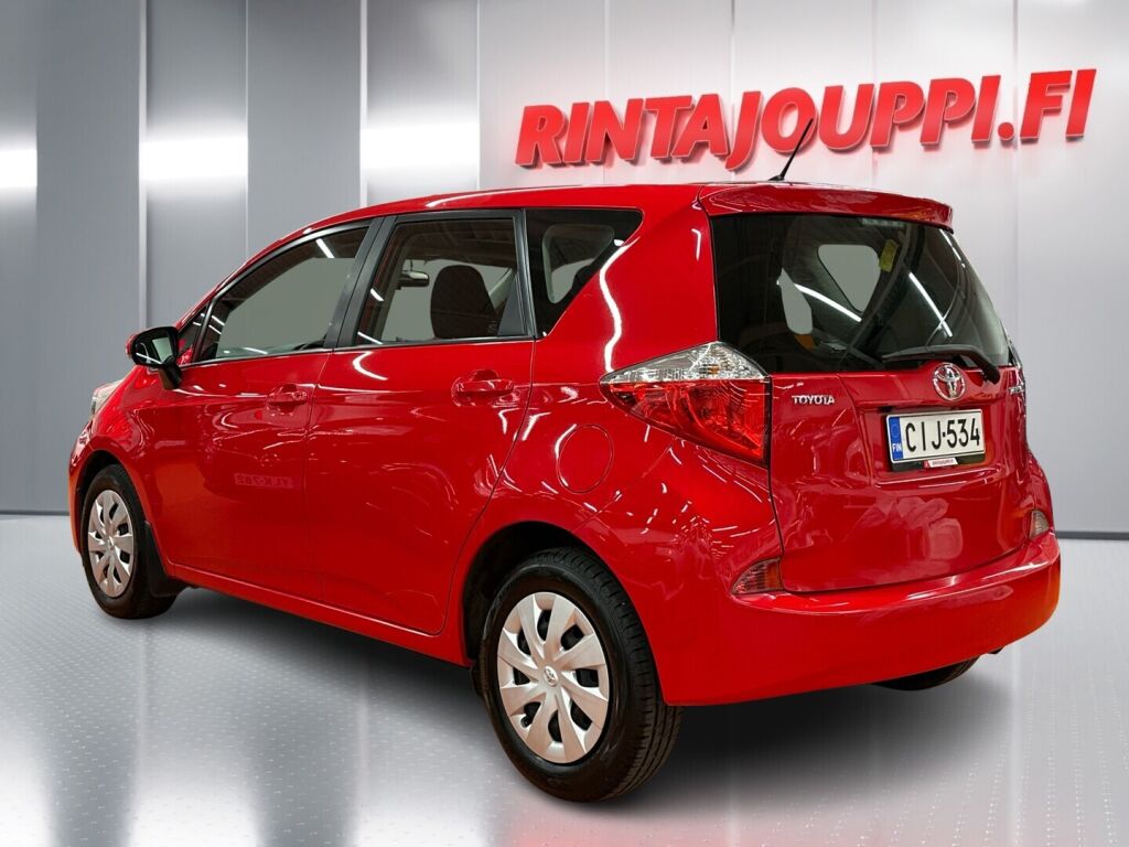 Toyota Verso-S 2011 Punainen