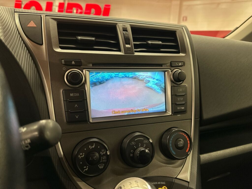 Toyota Verso-S 2011 Punainen