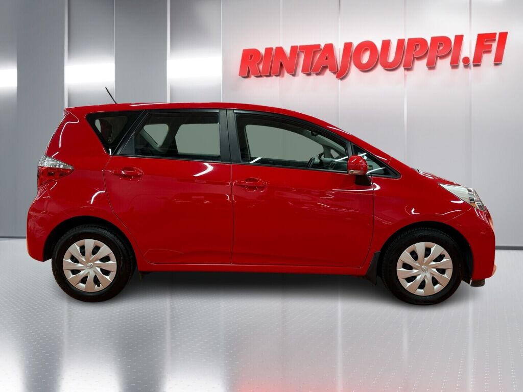 Toyota Verso-S 2011 Punainen
