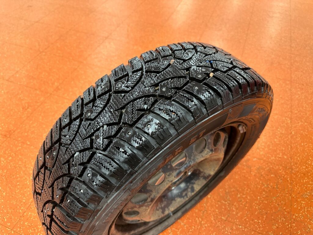 Toyota Verso-S 2011 Punainen