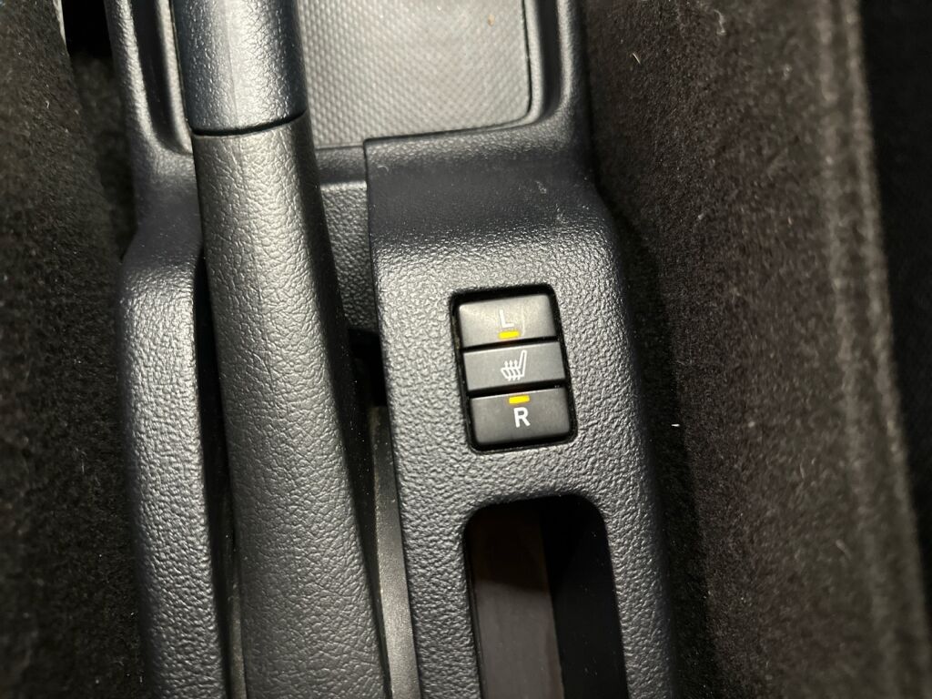 Toyota Verso-S 2011 Punainen